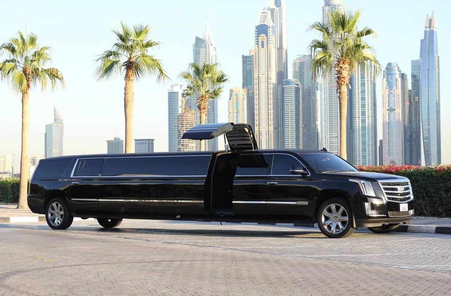 What cars do Dubai's limousine services use?